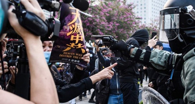 Polisi Anti Huru-hara Hongkong Bubarkan Paksa Aksi Unjuk Rasa Bela Uighur